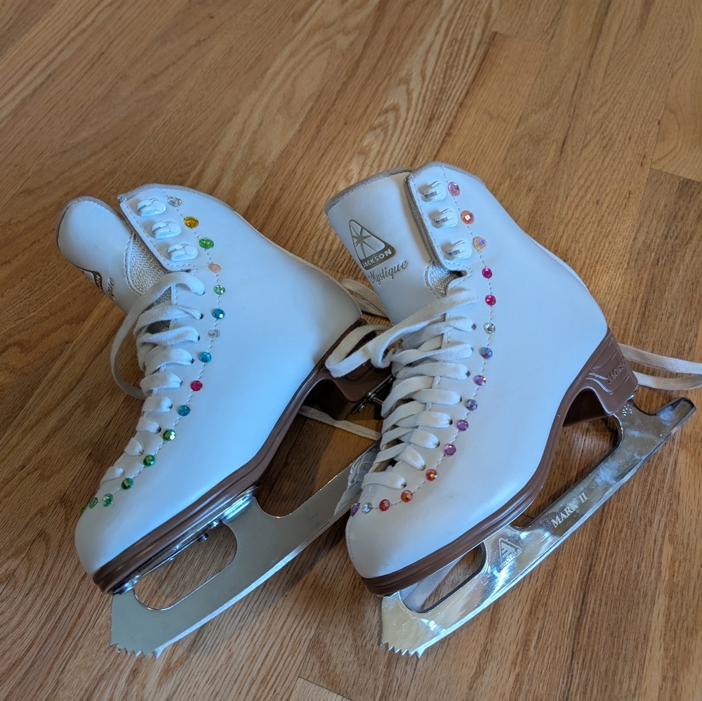 JACKSON MYSTIQUE Girls Size 2 White Skates with Colorful Embellishments